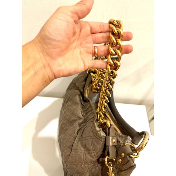 Marc Jacobs Quilted Leather Chain Stam Hobo Bag Olive Taupe Women's - Picture 7 of 16
